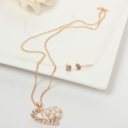 Collana con ciondolo - , e